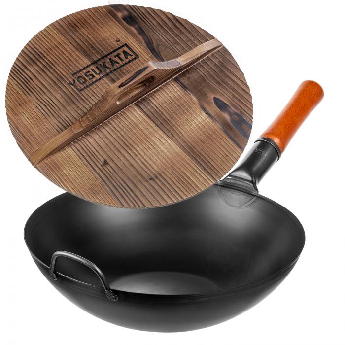 Yosukata 34cm Wok aus Schwarzem Kohlenstoffstahl (Flacher Boden, Vorbereitete) + Wok-Deckel aus Holz 34cm