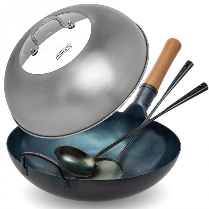 Yosukata 34cm Wok aus Blauem Kohlenstoffstahl (Flacher Boden, Vorbereitete) + Edelstahl Wok-Deckel 32,5cm (für Wok 34cm) + Wok-Utensilien-Set: Wokspatel und Schöpfkelle aus vorbereitetem Karbonstahl und Bambus-Essstäbchen mit 43 cm Länge